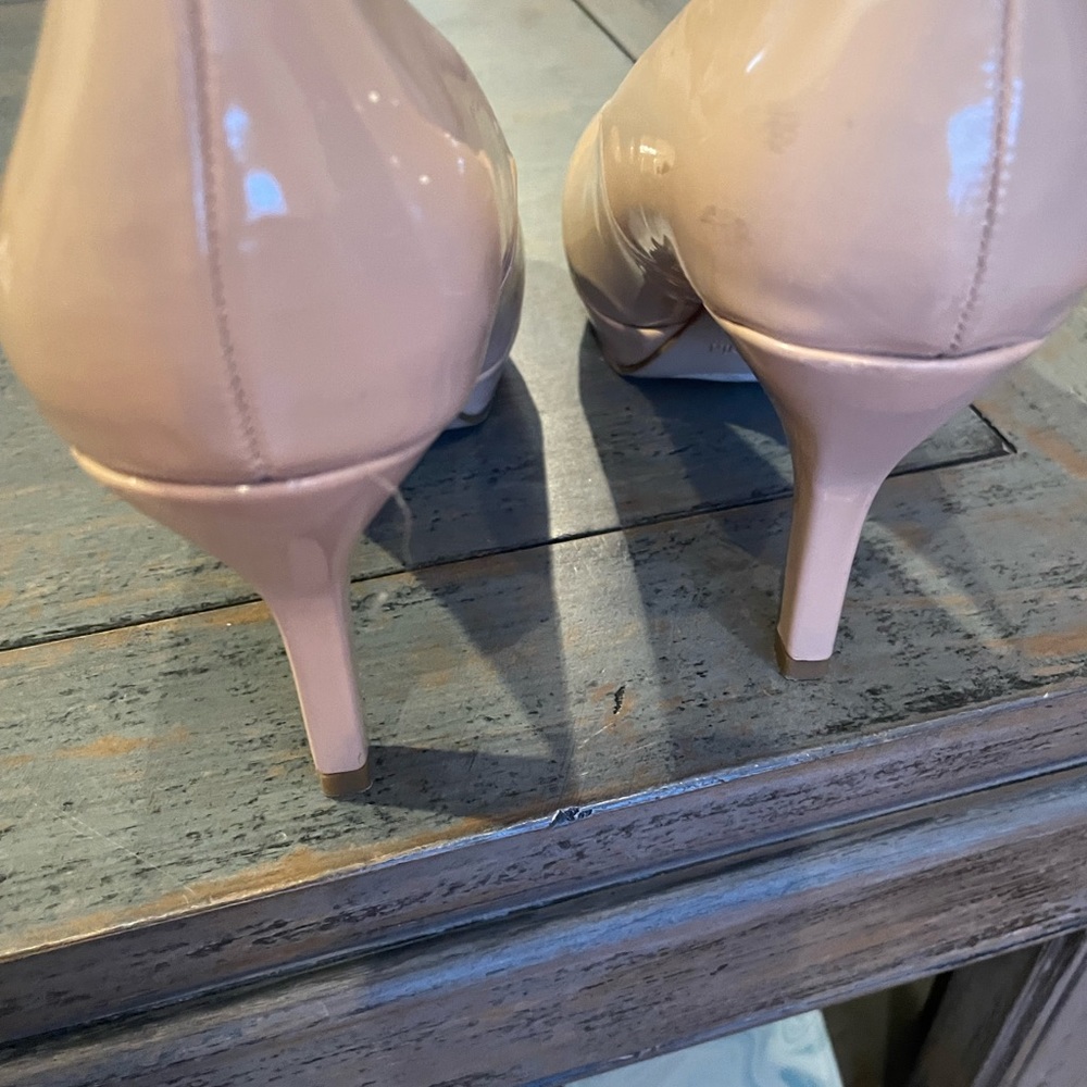 Madden Girl Nude Patent pumps- looks like new size 7 1/2 - Picture 2 of 11
